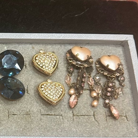 9 pairs of Vintage Clip on earrings. - Picture 5 of 13